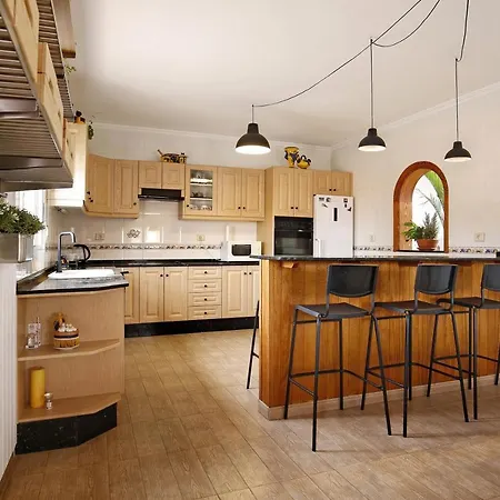 וילה Abundia House *